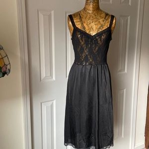Vintage VanityFair Black Lace Thin Strap Bodice W/Solid BodyW/Lace Hem Full Slip